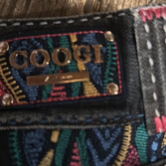 Coogi Jeans size 5/6 have a small tear in waiste band - Picture 3 of 5